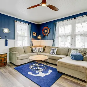 New Whaler Inn- Nautical Magic Downtown Holiday home Hilo
